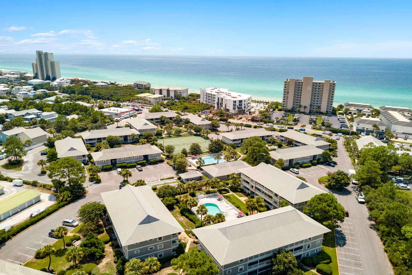 Resorts https://axisbe3.icnd-cdn.com/images/resorts/beachwood-villas-complex.jpg